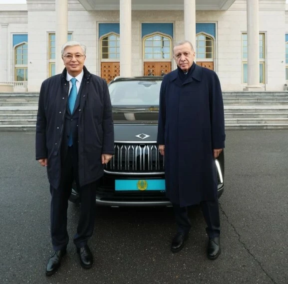 Cumhurbaşkanı Erdoğan'dan Tokayev’e TOGG hediyesi