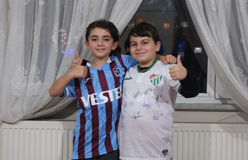 Bursaspor'dan yüzüne biber gazı sıkılan minik <a href=