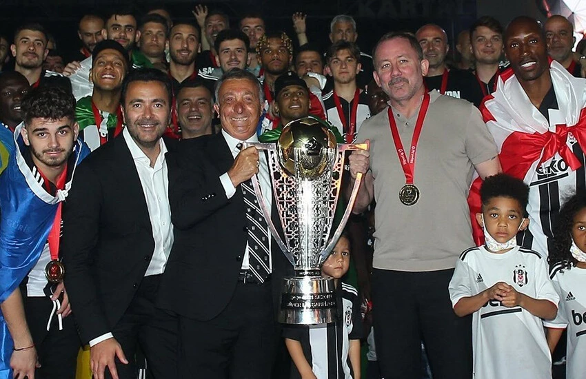 Sergen Yalçın, 2020-2021 sezonunda Beşiktaş'ta çifte kupa kazanmıştı.