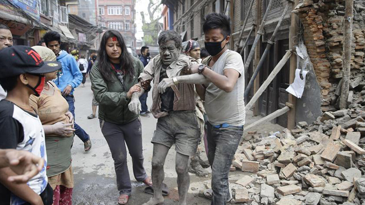 Nepal&#039;de son 8 yılın en ölümcül depremi! Hayatını kaybedenlerin sayısı artıyor