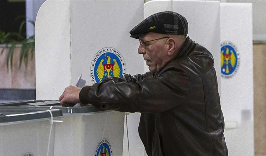 Moldova'da halk sandığa gidiyor: Rusya oyları satın alıyor