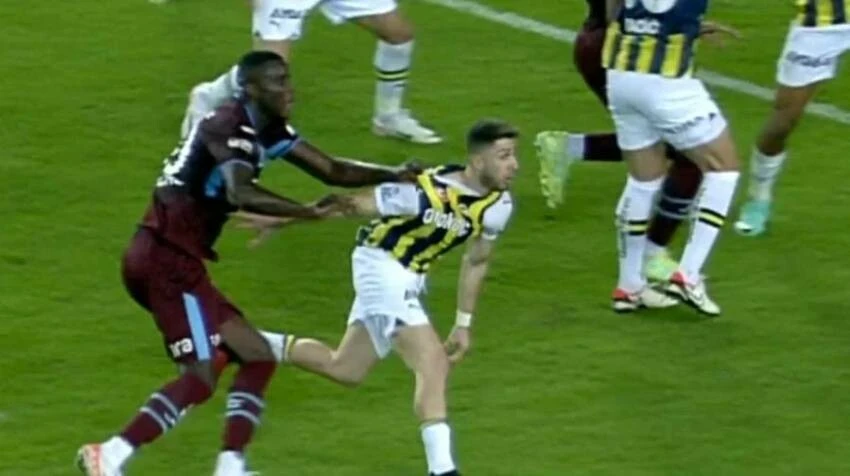 Fenerbahçe - Trabzonspor maçının tartışmalı pozisyonlarını beIN Trio ekibi değerlendirdi