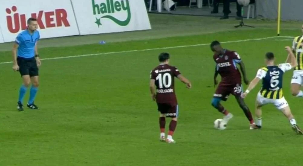 Fenerbahçe - Trabzonspor maçının tartışmalı pozisyonlarını beIN Trio ekibi değerlendirdi