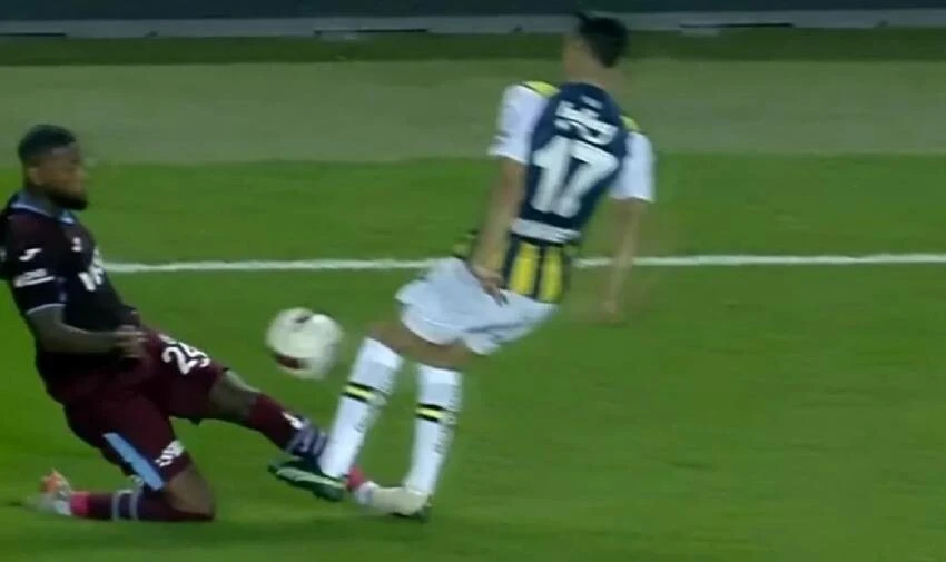 Fenerbahçe - Trabzonspor maçının tartışmalı pozisyonlarını beIN Trio ekibi değerlendirdi