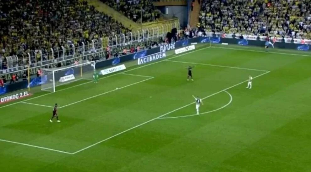 Fenerbahçe - Trabzonspor maçının tartışmalı pozisyonlarını beIN Trio ekibi değerlendirdi