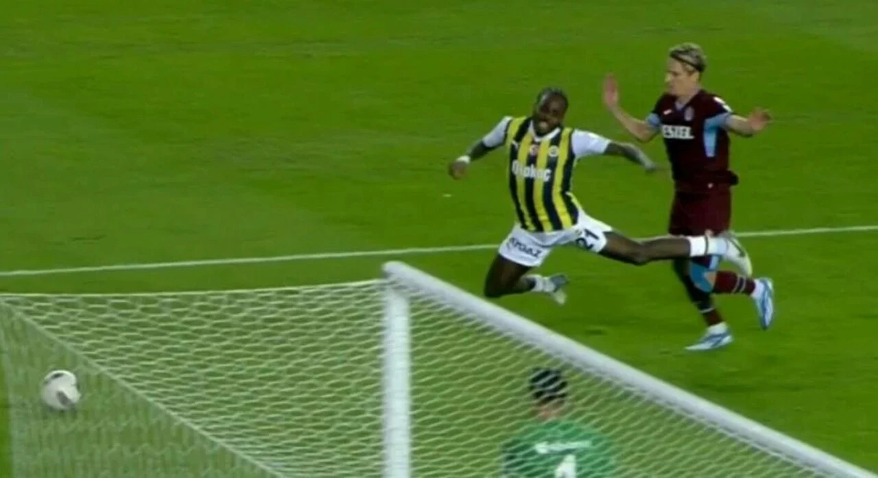 Fenerbahçe - Trabzonspor maçının tartışmalı pozisyonlarını beIN Trio ekibi değerlendirdi