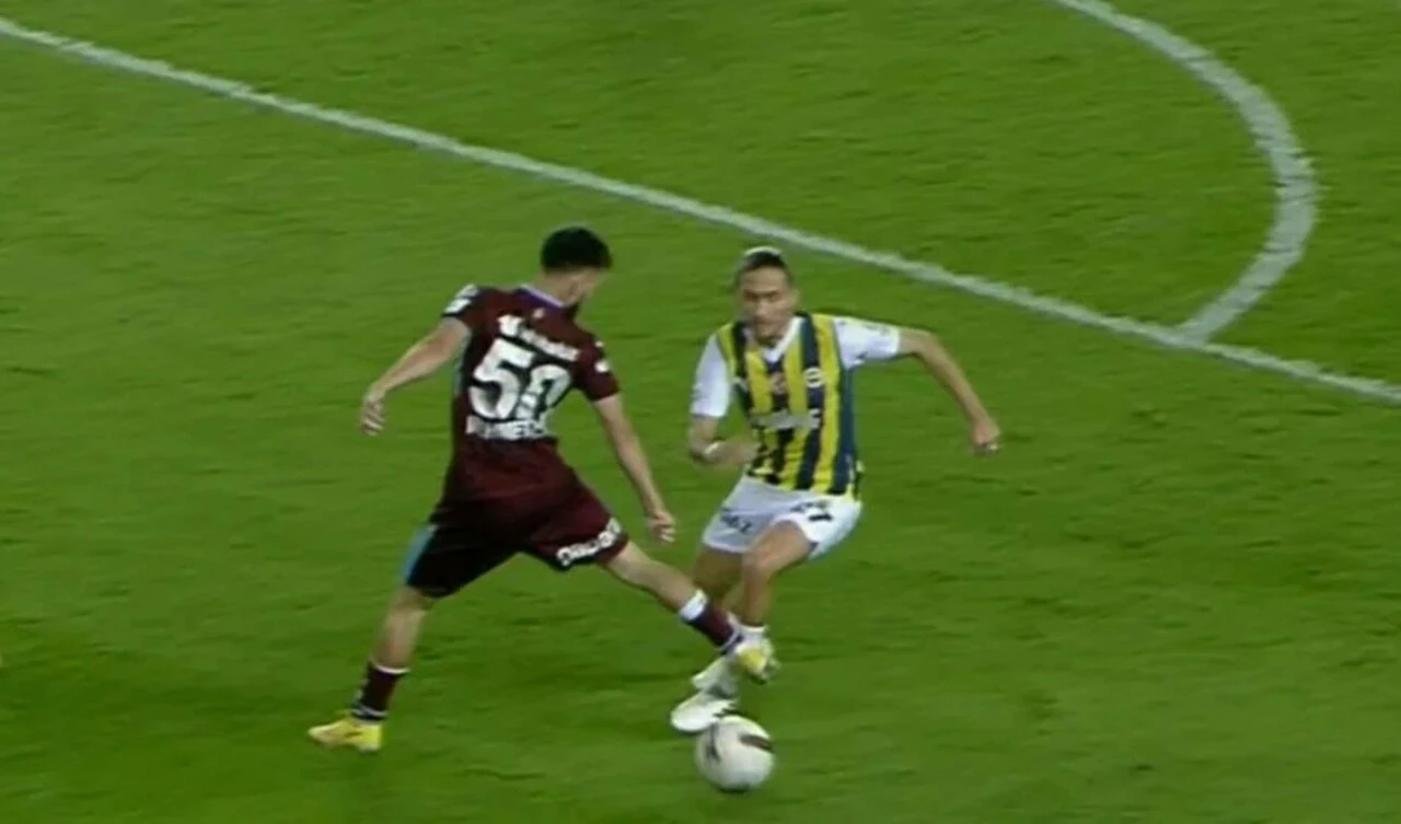 Fenerbahçe - Trabzonspor maçının tartışmalı pozisyonlarını beIN Trio ekibi değerlendirdi