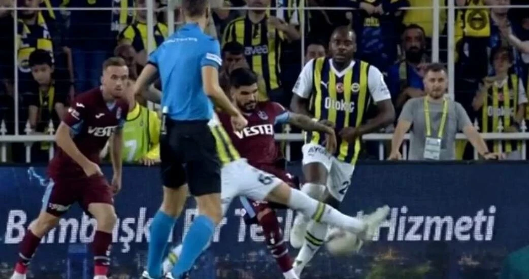 Fenerbahçe - Trabzonspor maçının tartışmalı pozisyonlarını beIN Trio ekibi değerlendirdi