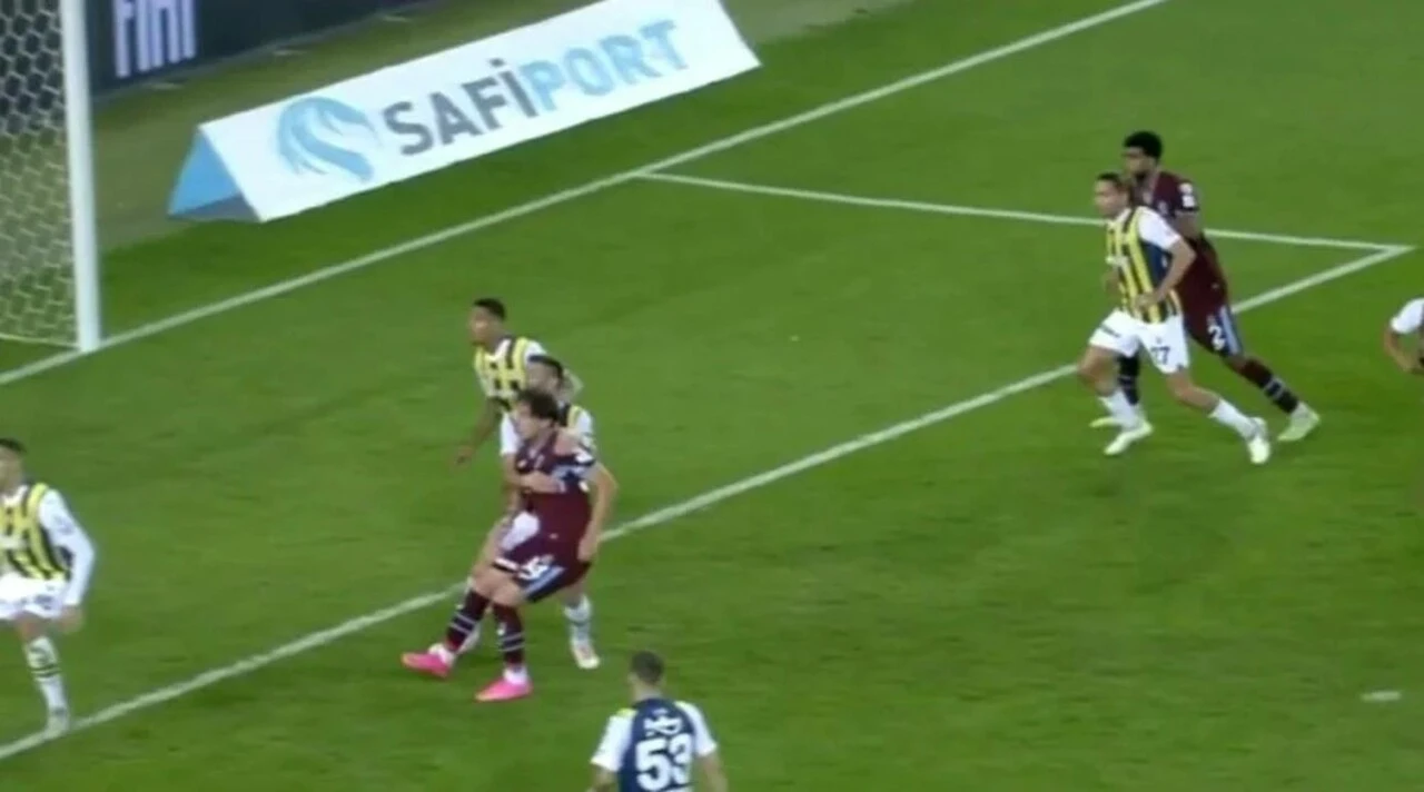 Fenerbahçe - Trabzonspor maçının tartışmalı pozisyonlarını beIN Trio ekibi değerlendirdi