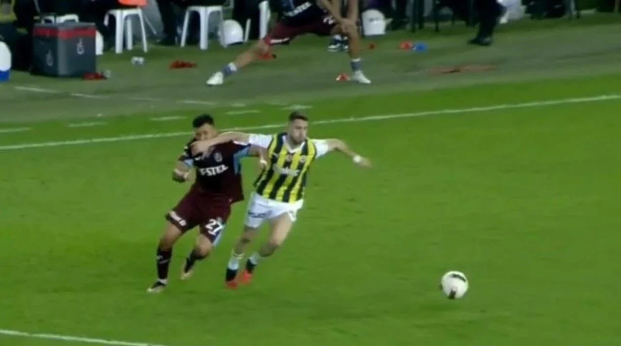 Fenerbahçe - Trabzonspor maçının tartışmalı pozisyonlarını beIN Trio ekibi değerlendirdi