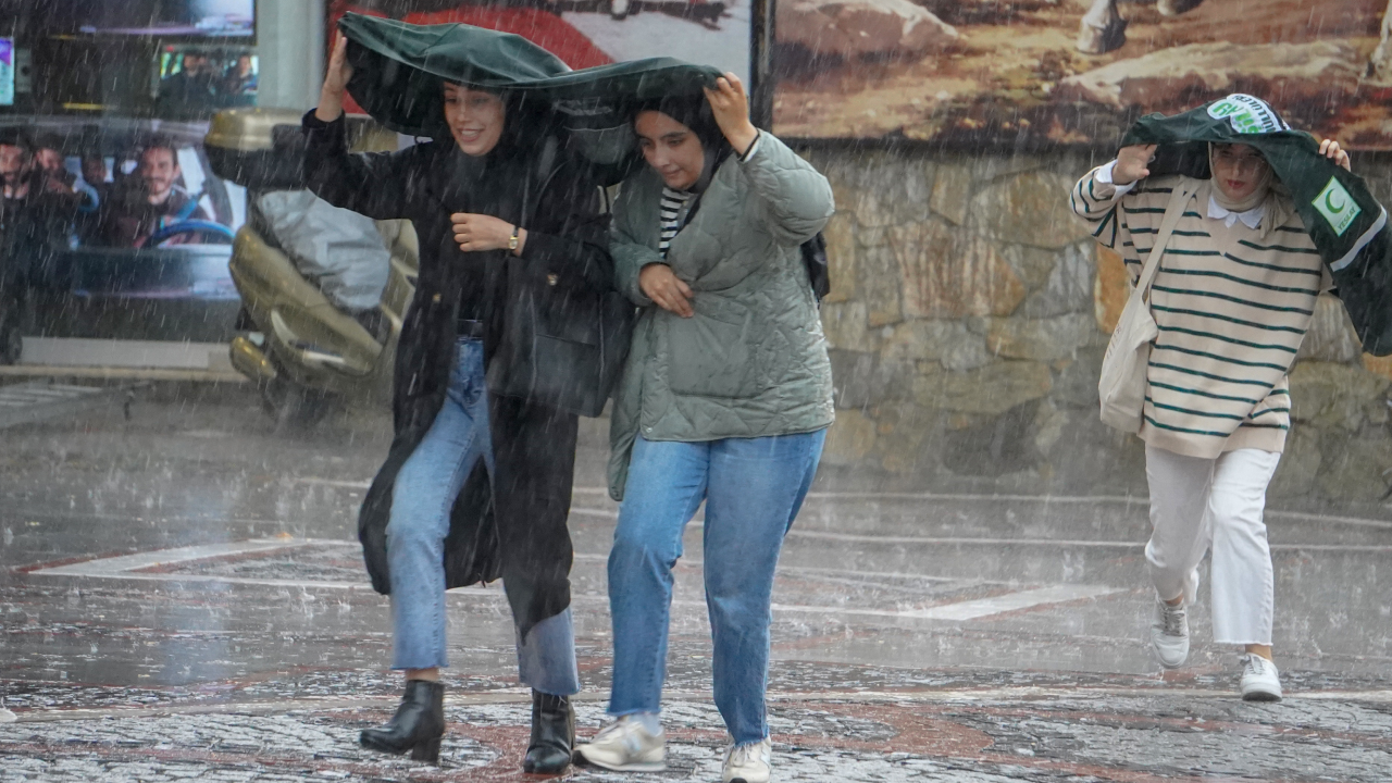 Meteoroloji&#039;den yeni haftada sağanak uyarısı: 2 ilde çok şiddetli yağacak (6 Kasım 2023 Pazartesi il il hava durumu)