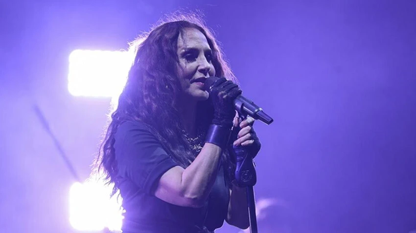 Bir gecede dudak uçuklatan rakamlar! Ünlü isimlerin yılbaşı tarifeleri belli oldu