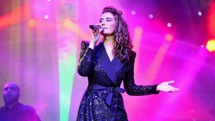 Bir gecede dudak uçuklatan rakamlar! Ünlü isimlerin yılbaşı tarifeleri belli oldu