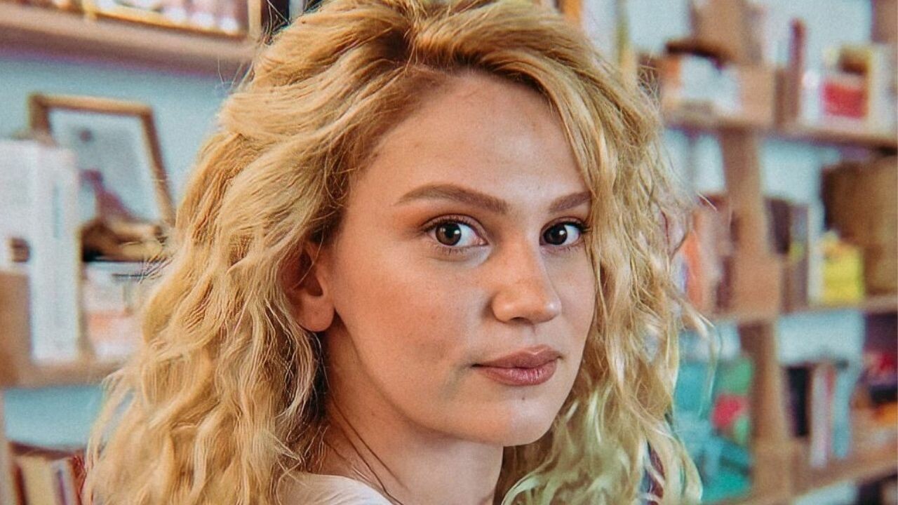 Farah Zeynep Abdullah imaj tazeledi! Sarı saçlarını pembeye boyadı