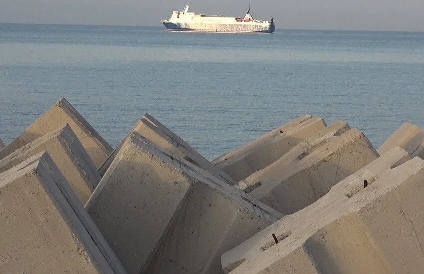 Rusya'ya yük taşıyan gemi Karadeniz'de mahsur kaldı