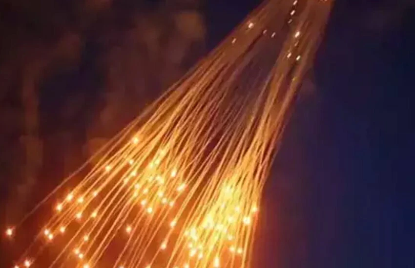 İsrail Lübnan'a fosfor bombasıyla saldırdı