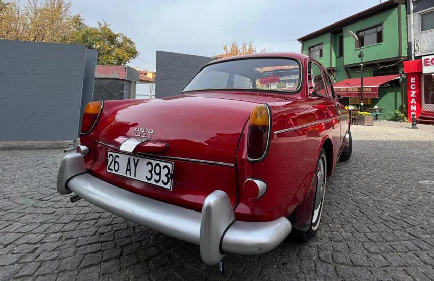 Eskişehir'deki klasik otomobil ilgi odağı oldu.