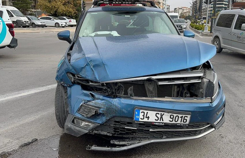 Milli voleybolcu kızıyla birlikte trafik kazası geçirdi!