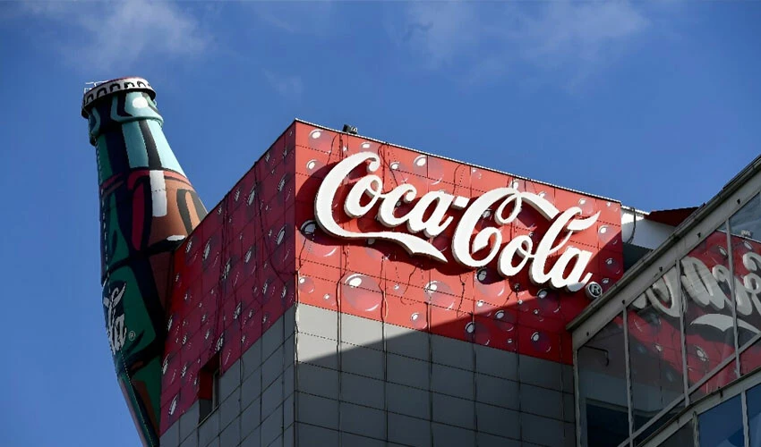 Coca Cola Hırvatistan'da yaşanan zehirlenme vakaları nedeniyle bazı ürünlerini raftan çekiyor
