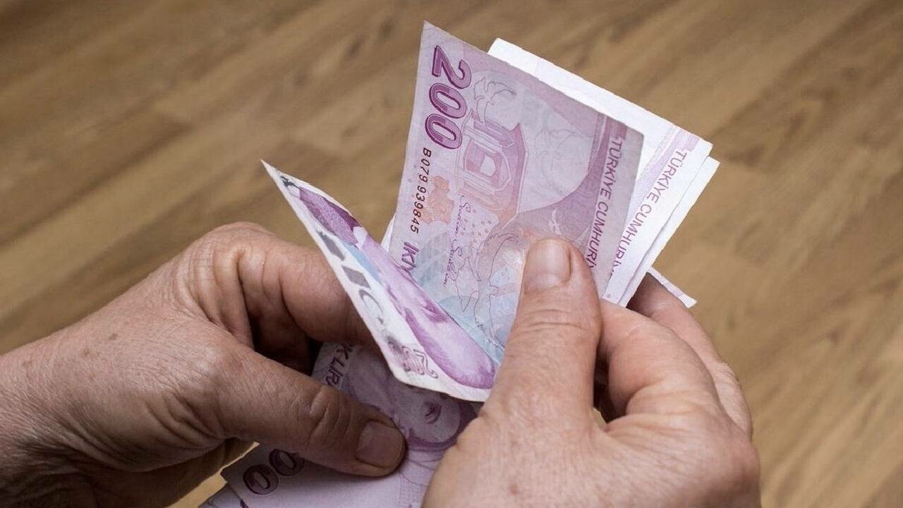 Enflasyon netleşti maaşlarda yeni tablo ortaya çıktı: İşte asgari ücret ve emekli maaşlarına yapılacak zam oranları