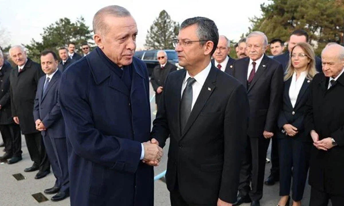 Anıtkabir'de dikkat çeken anlar: Bahçeli ve Akşener yan yana