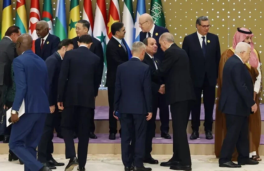 Riyad'daki Gazze zirvesinde dikkat çeken anlar: Cumhurbaşkanı Erdoğan ve Esad yıllar sonra aynı karede
