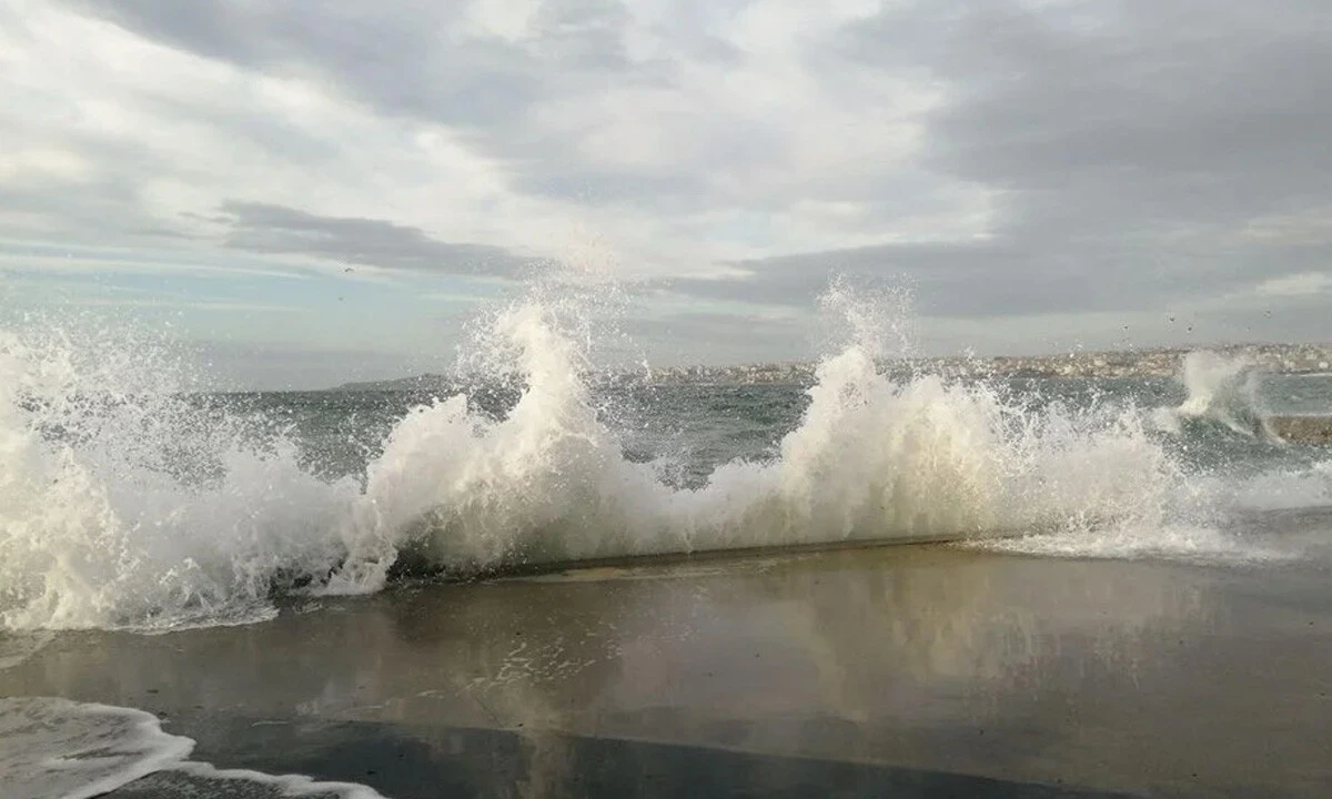 Çanakkale Boğazı fırtınaya esir oldu, gemi geçişleri durduruldu