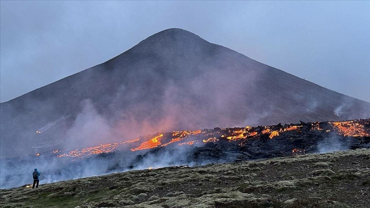 İzlanda&#039;da yanardağ paniği: Bölgede OHAL ilan edildi