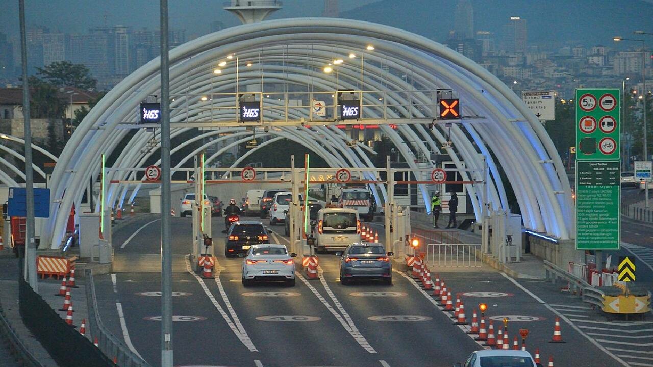 Avrasya Tüneli&#039;nde geçiş rekoru kırıldı, Bakan Uraloğlu rakamlarla açıkladı