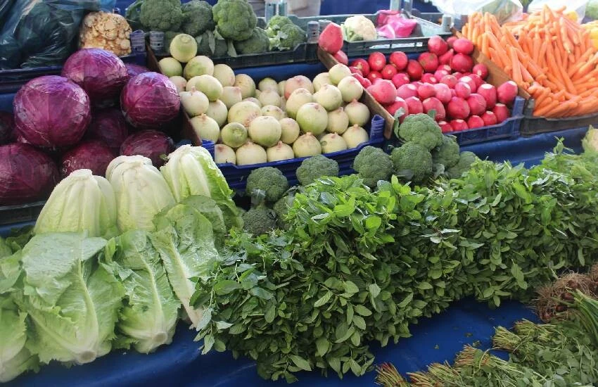 Meyve sebze fiyatları cep yakıyor: Semt pazarının zam şampiyonu üzüm oldu