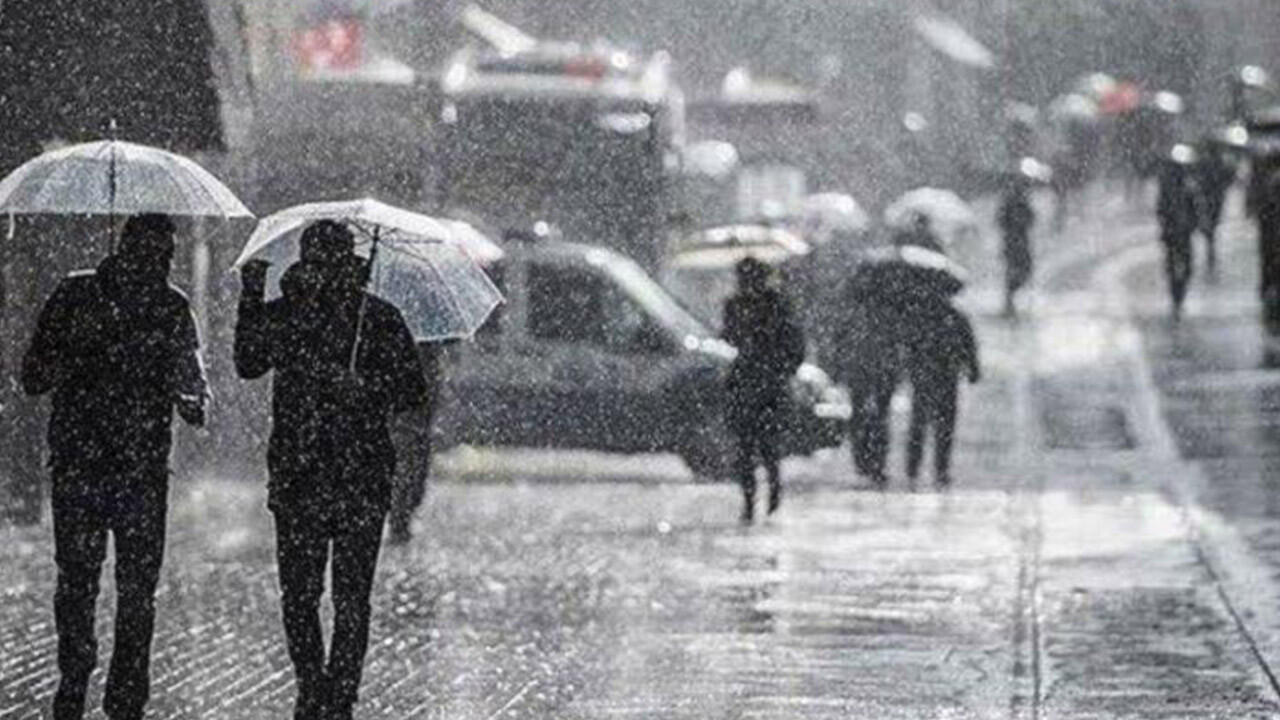 Meteoroloji ve uzman isimden İstanbul için uyarı: Yağmurlukları hazırlayın! Kuvvetli geliyor