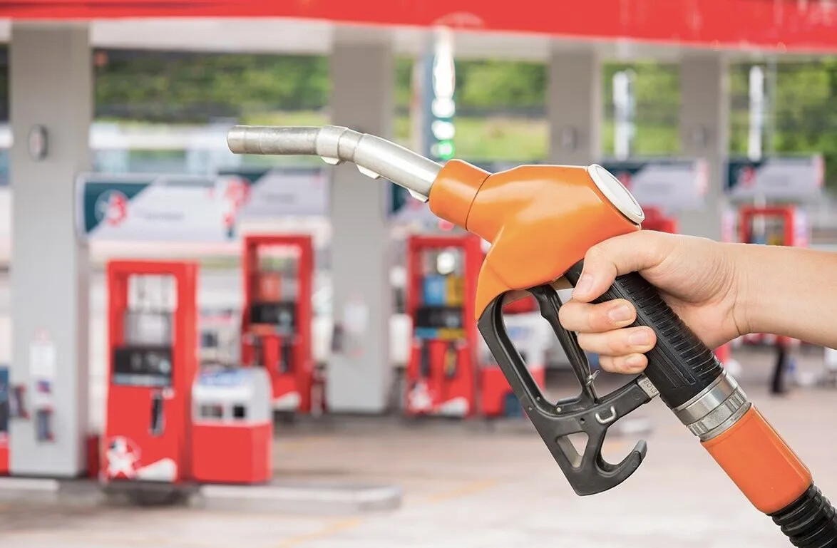 Petrol fiyatlarındaki gerileme akaryakıta yaradı, motorine indirim pompaya yansıdı