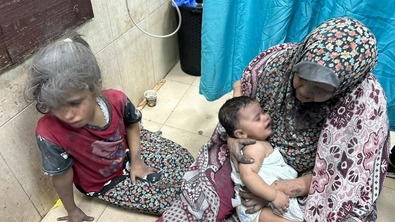 Gazze'deki Şifa Hastanesi'nde insanlık dramı: Yaşamak ölmekten zor