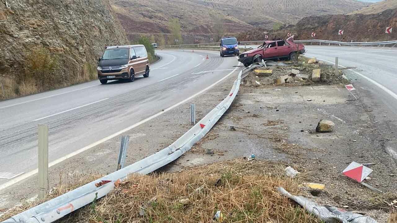 Otomobil refüje çarparak devrildi: 2 ölü, 1 yaralı