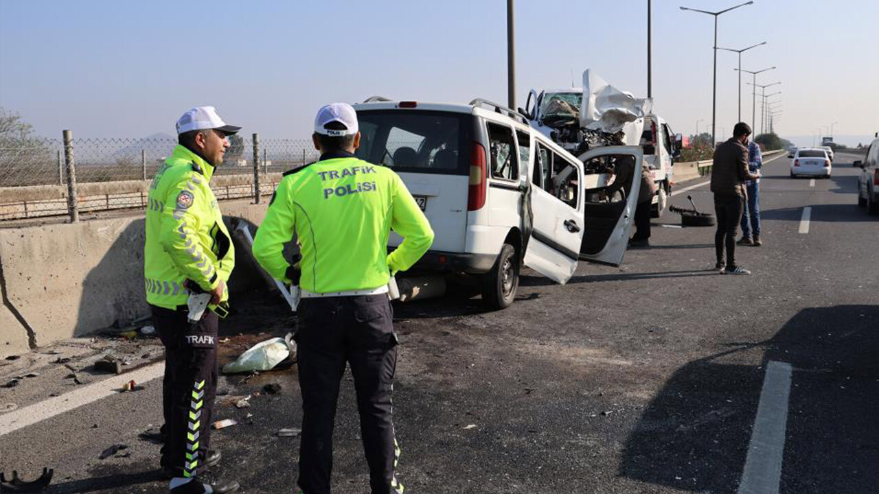 8 kilometre gitti! Ters yön canlarına mal oldu: 3 kişi hayatını kaybetti