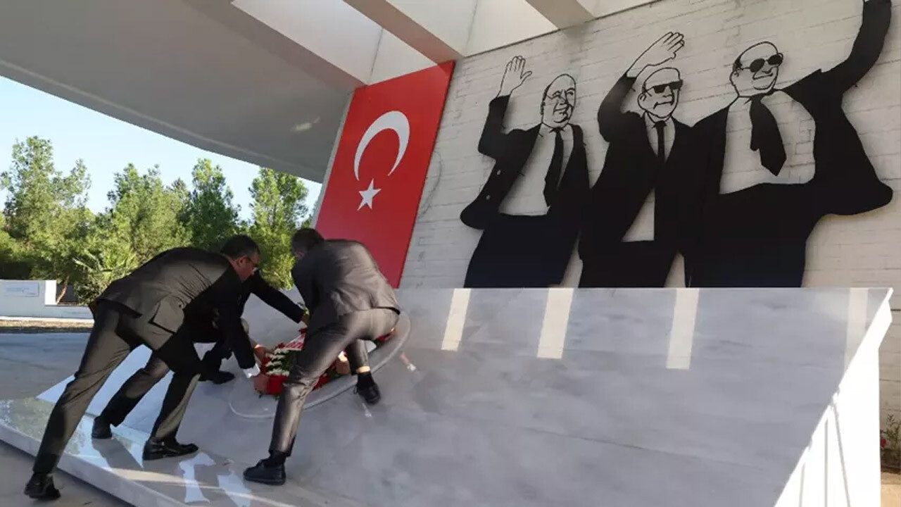 CHP lideri Özel&#039;den Rauf Denktaş&#039;ın kabrine ziyaret 