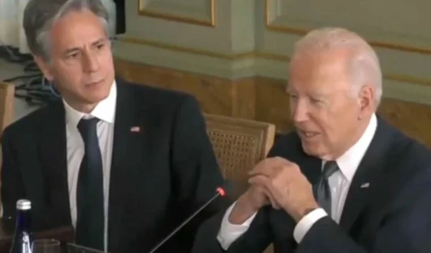 ABD Başkanı Joe Biden'ın konuşması sırasında Bakan Blinken yüz ifadesiyle rol çaldı