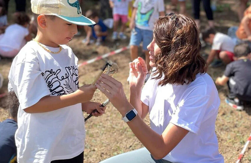 Geleceğin arkeologları iş başında: Minikler geçmişin izlerini gün ışığına çıkarıyor