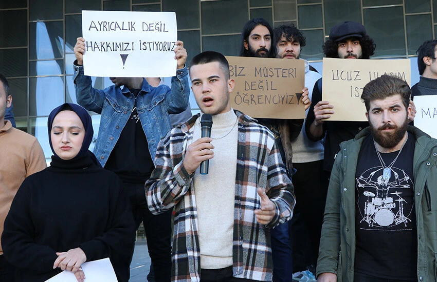 Edirne'de üniversite öğrencilerinden ulaşım zamlarına protesto: İndirim talep ediyoruz