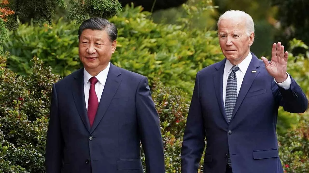 Biden ve Xi 1 yıl aranın ardından ilk kez yüz yüze görüştü