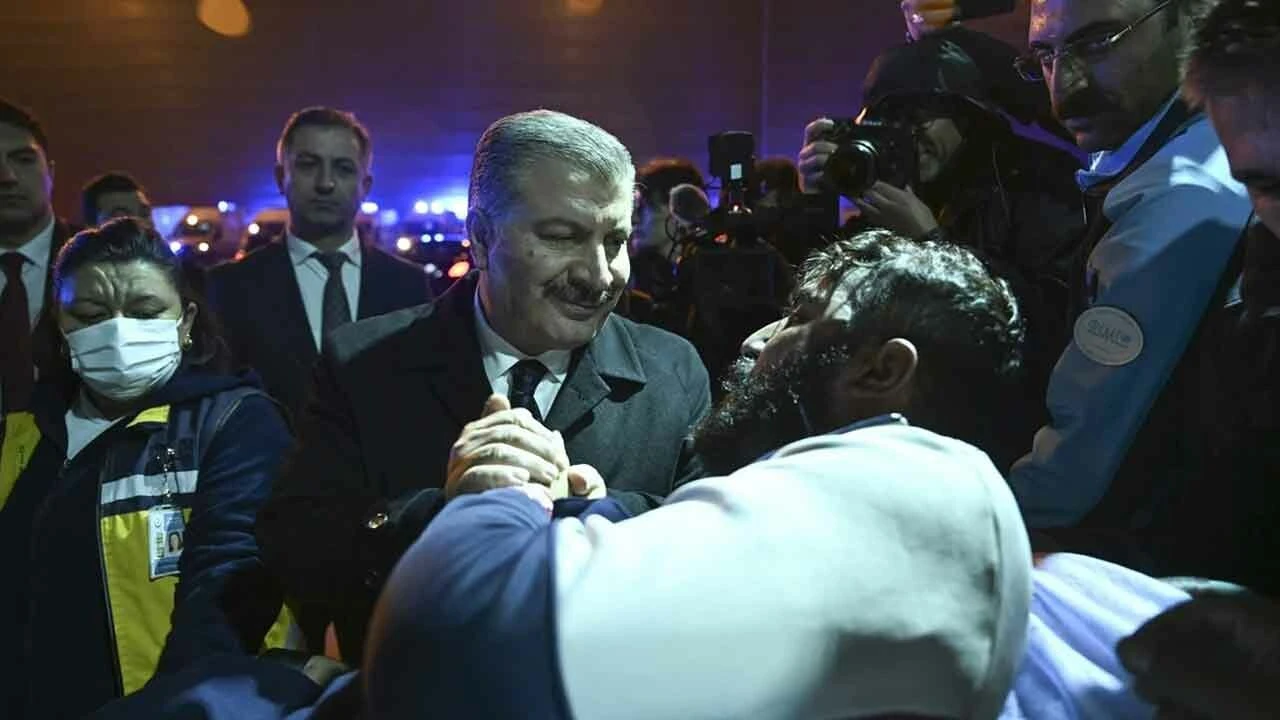 Gazzeli kanser hastaları Türkiye'de: Bakan Koca, 'Bir ilk yaşandı' diyerek duyurdu