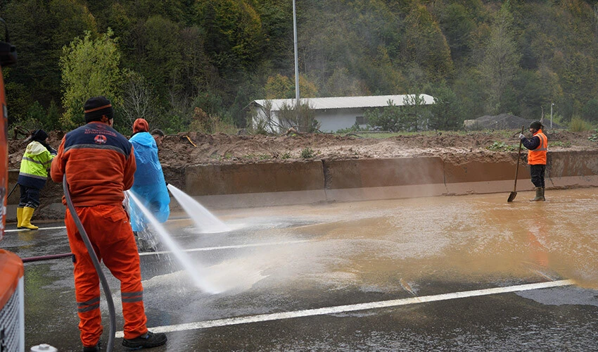 Yol temizlendi, İstanbul istikameti trafiğe açıldı