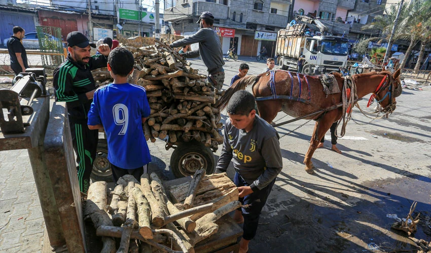 İsrail kendi çıkarları için Gazze'ye yakıt girişine izin verdi