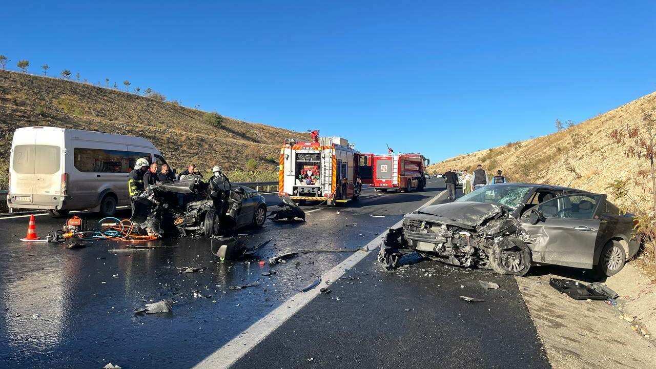 Gaziantep&#039;te feci kaza: Üç araç birbirine girdi... 1 kişi hayatını kaybetti, 6 kişi yaralandı!