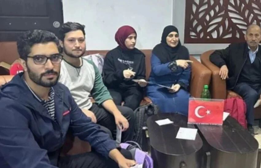 Gazze'den tahliye edilen 44 Türk vatandaşı İstanbul'da