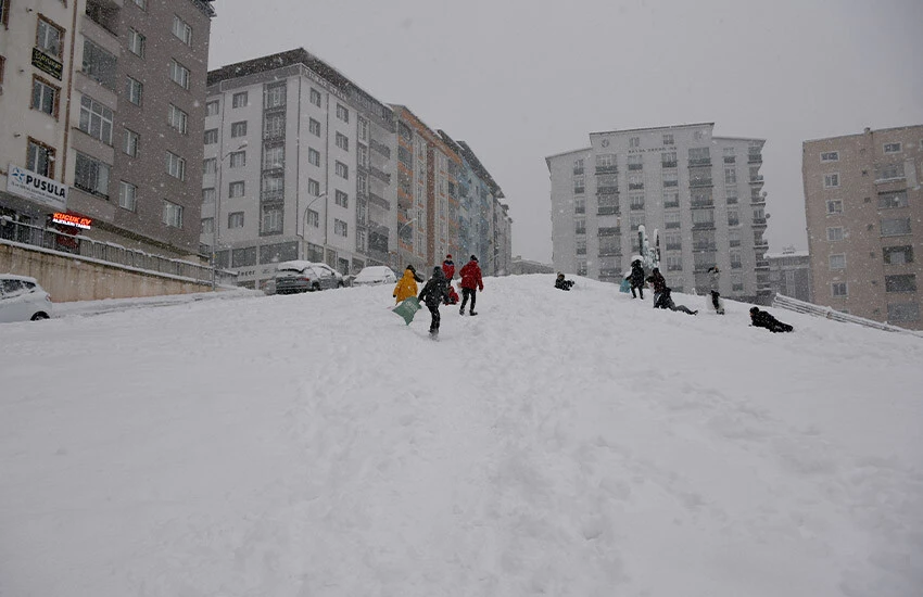 İstanbul'u kar fena vuracak: Meteoroloji tarih vererek uyardı, İşte son hava durumu raporu