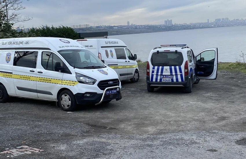 İstanbul Küçükçekmece'de tüyler ürperten görüntü: Gölde erkek cesedi bulundu