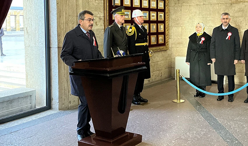 Bakan Tekin 81 ilden gelen öğretmenlerle Anıtkabir’i ziyaret etti