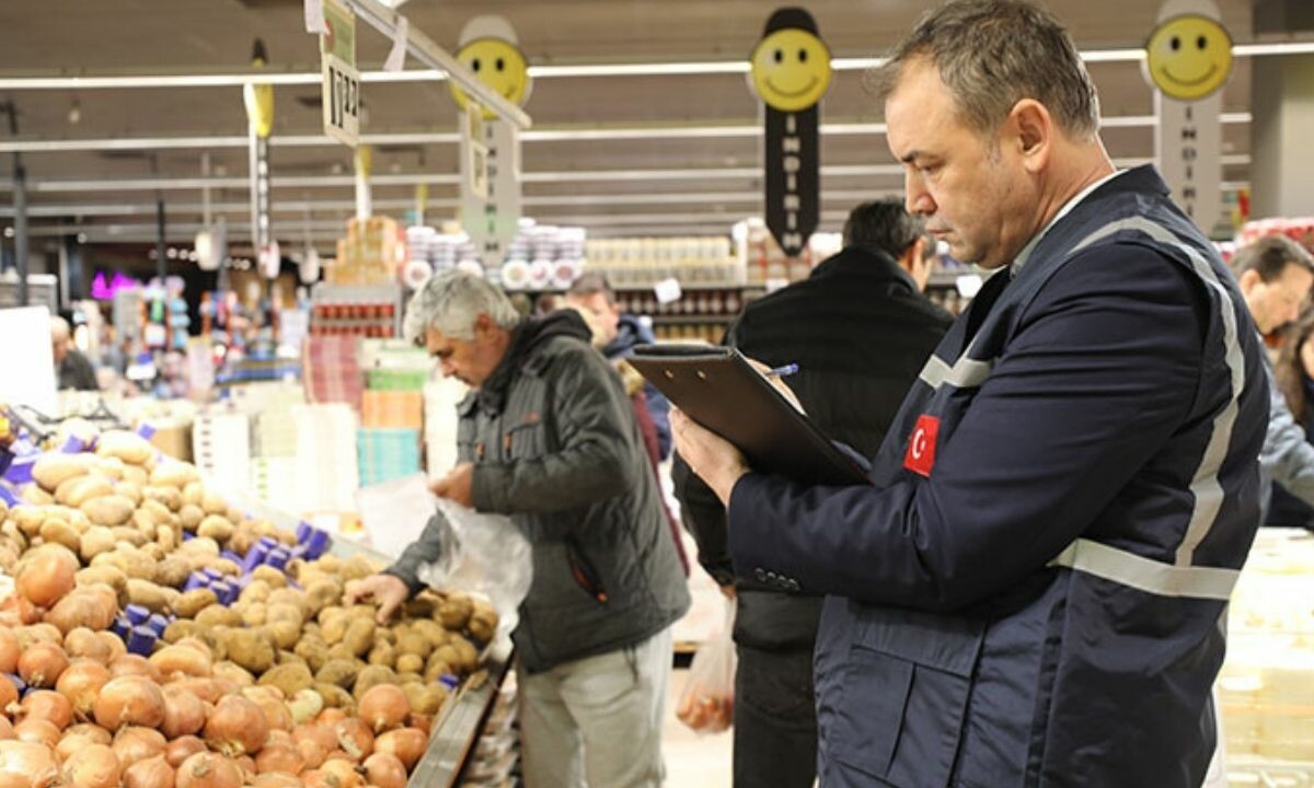 Fahiş fiyat ve stokçuluğun faturası ağır oldu! Ticaret Bakanı açıkladı: 710 milyon lira ceza kesildi