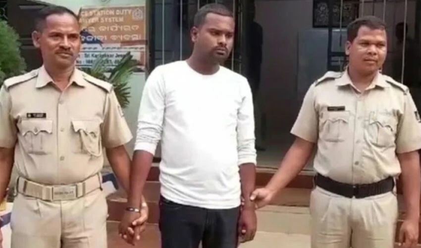 Cani baba! Eşi ve çocuğu uyuduğu sırada odaya yılan bırakıp zevkle ölmelerini izledi